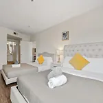 The Dream 5 Min To The Beach Luxury Condo